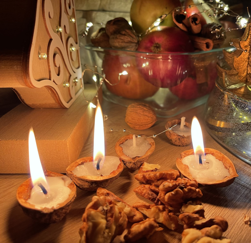 Obrázek z Sada 12 plovoucích svíček ze skořápek ořechů 